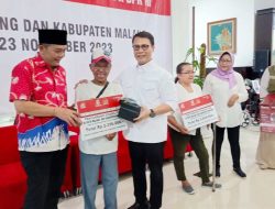 Dr Ahmad Basarah Wakil Ketua MPR RI – Legislatif PDIP Malang Raya Bagikan Bansos ke Disabilitas