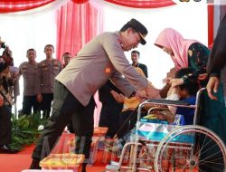 Sinergi TNI – Polri Bantu Masyarakat dengan Bakkes dan Baksos