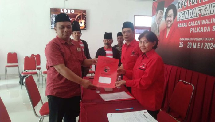 Relawan “Endahing Saduluran” Ambil Formulir untuk Daniel Rohi di DPC PDI Perjuangan Kota Malang