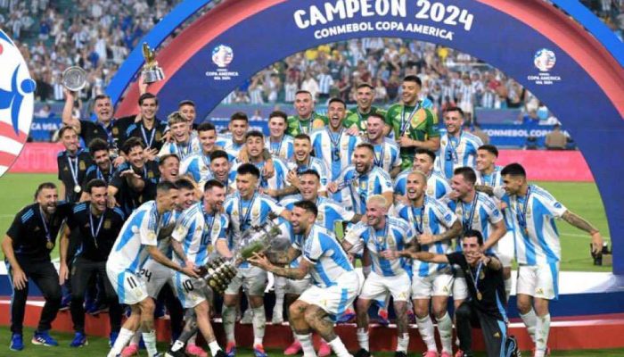 Argentina Raih Trofy Copa Amerika 2024