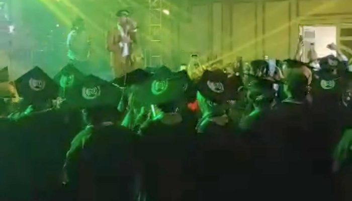 Kampus Unggulan, Universitas Insan Budi Utomo Gelar Wisuda, Dimeriahkan Gilga-GildCoustic