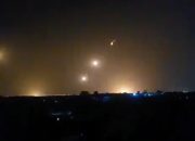Tel Aviv Membara, Iran Tembakkan Ratusan Rudal Balistik, Israel Ancam Membalas