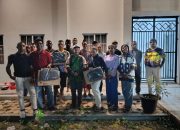 DPRD Provinsi Papua Selatan Dapil 3 Mappi Memberikan Bantuan Laptop Kepada Mahasiswa Mappi Di Malang