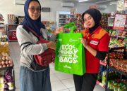 Alfamart Bagikan 500 Tas Go Green di HUT ke-24 Kota Batu