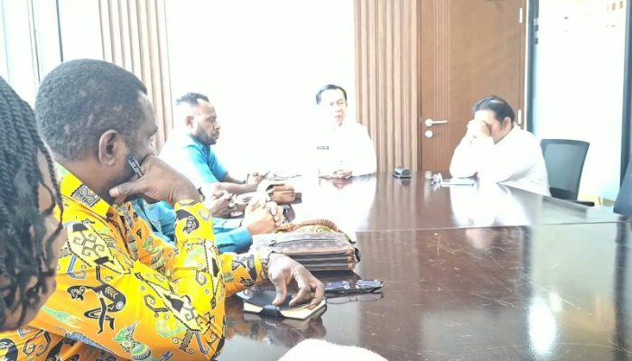 MARTHEN LUTER WAMBAROP KETUA ASOSIASI DPRK AFIRMASI SE PAPUA SELATAN DORONG PEMBENTUKAN KOMISI ADAT DALAM KELEMBAGAAN DPRK